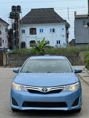 Toyota Camry LE 4dr Sedan (2.5L 4cyl 6A) 2013 Blue