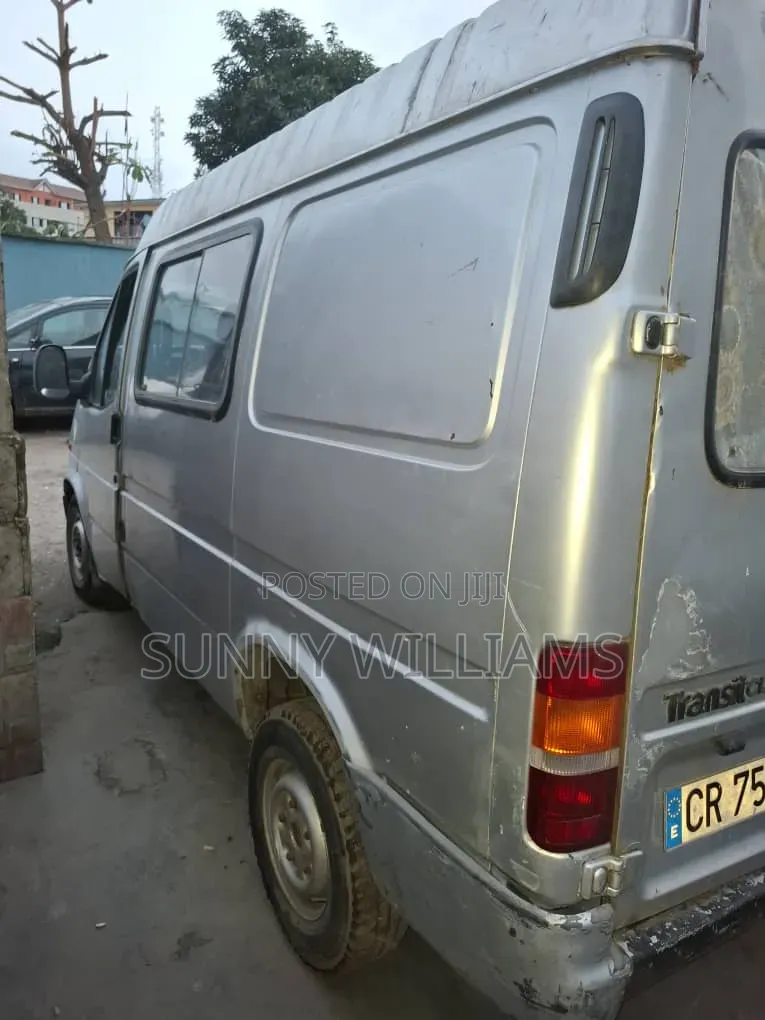 Ford Transit 2000