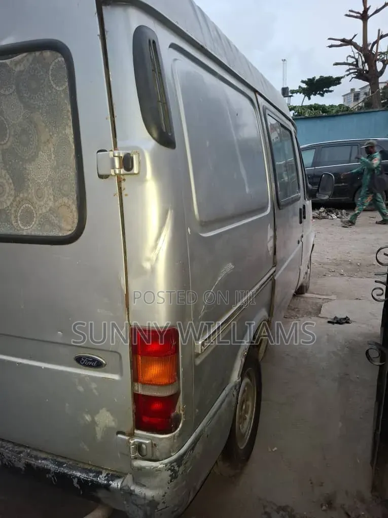 Ford Transit 2000