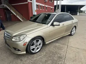 Mercedes-Benz C300 Luxury Sedan AWD (3.0L 6cyl 7A) 2009 Gold