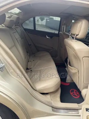 Mercedes-Benz C300 Luxury Sedan AWD (3.0L 6cyl 7A) 2009 Gold