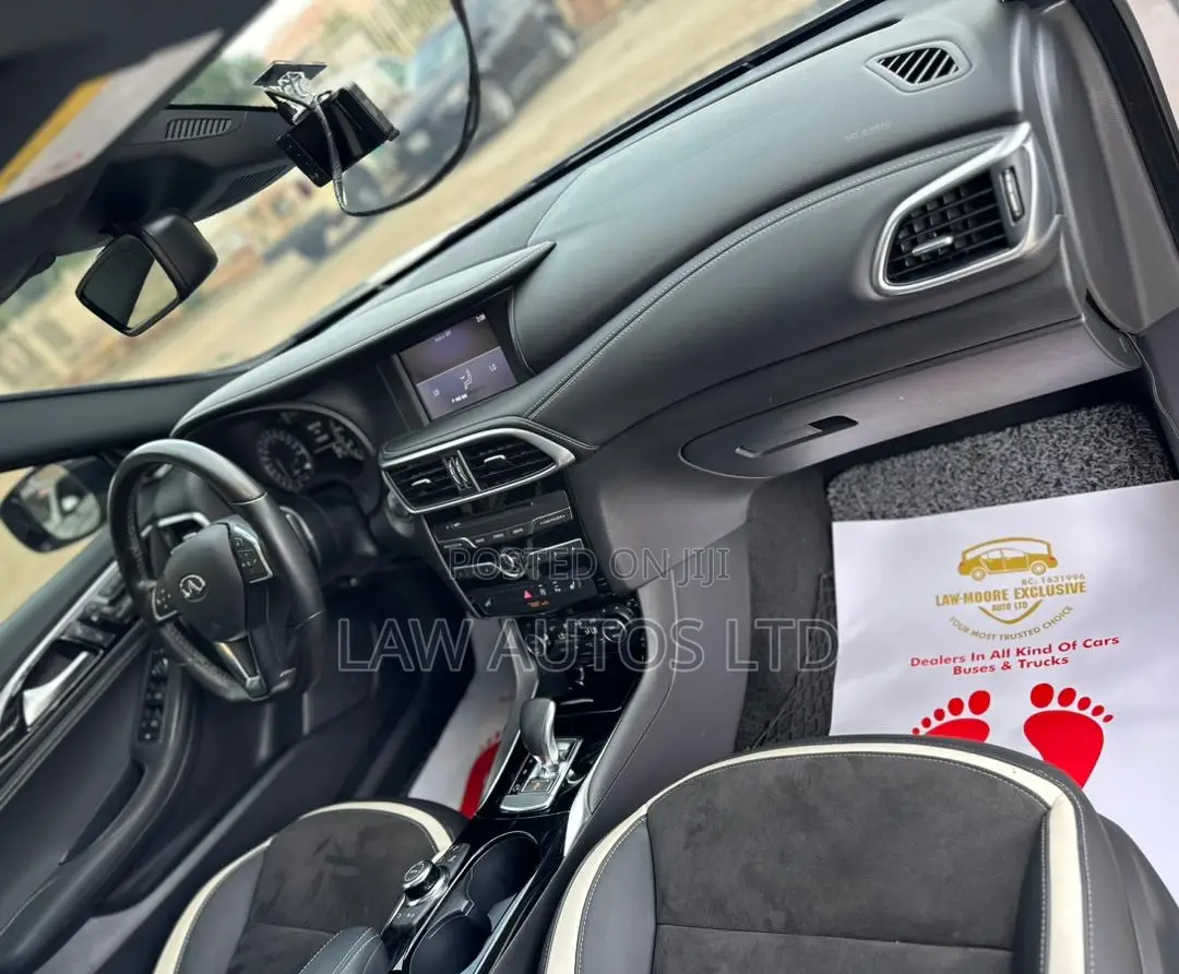 Infiniti Q30 2018 Gray