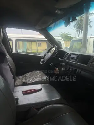 Toyota HiAce 2005 White