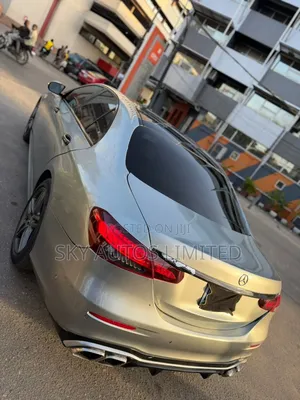 Mercedes-Benz E300 4Matic AWD Sedan (2.0L 4cyl 9A) 2017 Gray