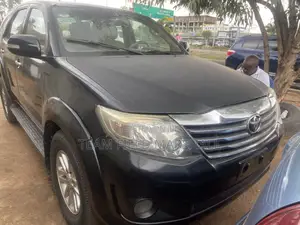 Toyota Fortuner 2.5 D RWD 2012 Black