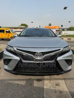 Toyota Camry SE FWD 2020 Silver