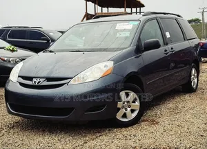 Toyota Sienna LE 2009 Gray