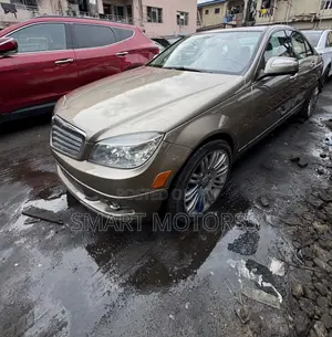 Mercedes-Benz C300 2009 Gold