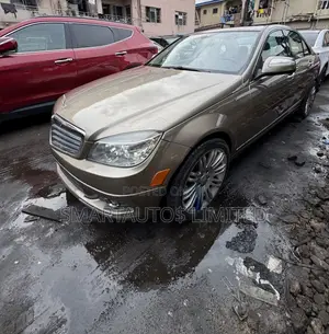 Mercedes-Benz C300 2009 Gold