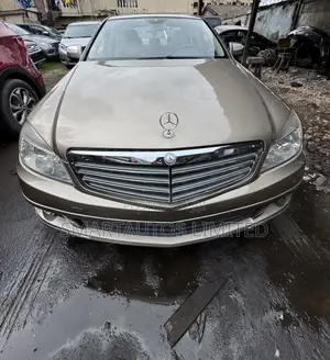 Mercedes-Benz C300 2009 Gold