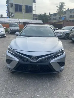 Toyota Camry SE (2.5L 4cyl 8A) 2019 Silver