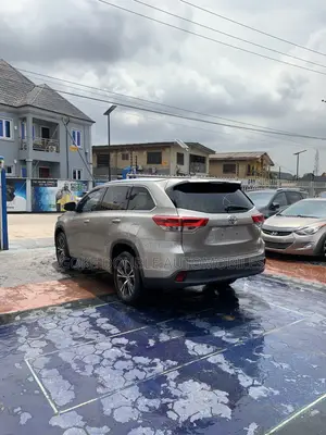Toyota Highlander 2016 Gold
