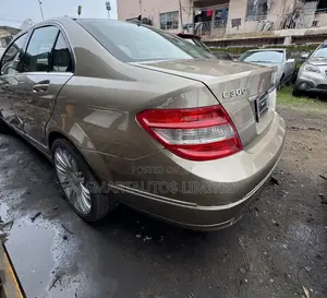 Mercedes-Benz C300 2009 Gold