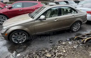 Mercedes-Benz C300 2009 Gold