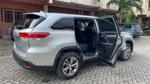 Toyota Highlander LE Plus 4dr SUV AWD (3.5L 6cyl 6A) 2015 Silver