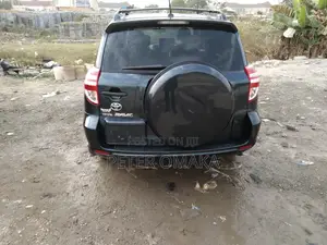 Toyota RAV4 2010 Green