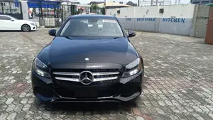 Mercedes-Benz C300 2016 Black