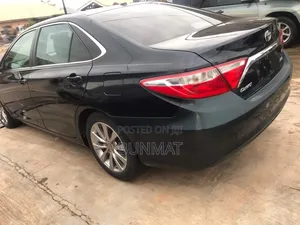 Toyota Camry XLE 4dr Sedan (2.5L 4cyl 6A) 2015 Green