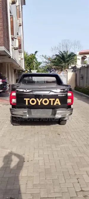 Toyota Hilux Revo Double Cab Petrol 2.7 AWD 2021 Black