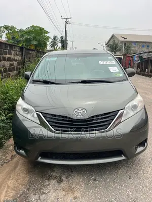 Toyota Sienna LE 7 Passenger 2011 Green