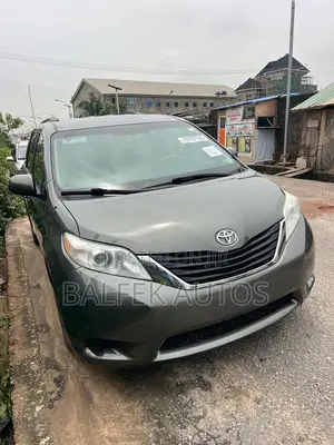 Toyota Sienna LE 7 Passenger 2011 Green