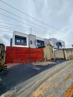 3bdrm Duplex in Ilupeju Estate for sale