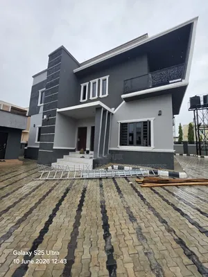 2bdrm Apartment in Vegars Court, Lugbe District for rent