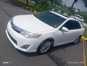 Toyota Camry XLE 4dr Sedan (2.5L 4cyl 6A) 2013 White