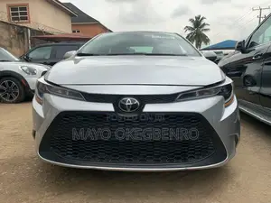 Toyota Corolla LE 2021 Silver