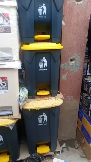 Plastic Pedal Waste Bin Trash Can