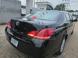 Toyota Avalon XLS Sedan FWD (3.5L 6cyl 6A) 2008 Black