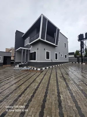 2bdrm Apartment in Vegars Court, Lugbe District for rent