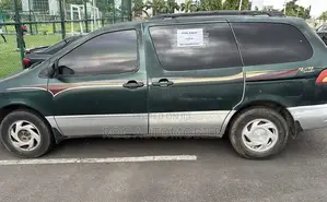 Toyota Sienna 1999 Green