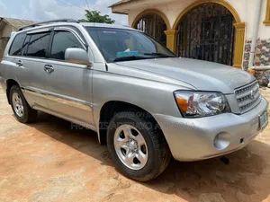 Toyota Highlander Base FWD 2004 Silver