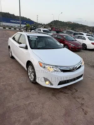 Toyota Camry XLE 4dr Sedan (2.5L 4cyl 6A) 2013 White