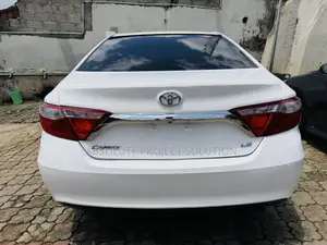 Toyota Camry LE 4dr Sedan (2.5L 4cyl 6A) 2017 White