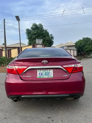 Toyota Camry XLE 4dr Sedan (2.5L 4cyl 6A) 2014 Maroon