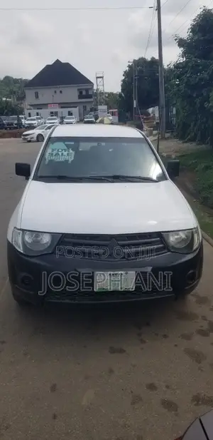 Mitsubishi L200 2010 White