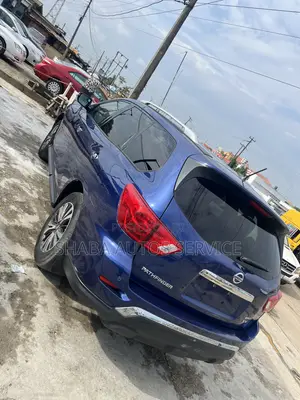 Nissan Pathfinder 2017 Blue