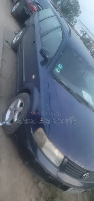 Volkswagen Passat 2004 Blue