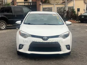 Toyota Corolla LE 4dr Sedan (1.8L 4cyl CVT) 2015 White