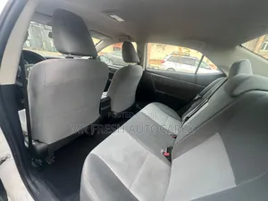 Toyota Corolla LE 4dr Sedan (1.8L 4cyl CVT) 2015 White