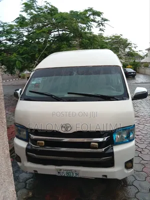 Toyota HiAce 220 2007 White