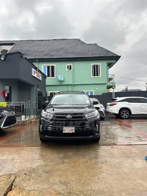 Toyota Highlander SE 4x4 V6 (3.5L 6cyl 8A) 2018 Black