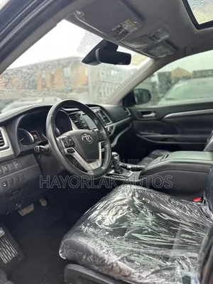 Toyota Highlander SE 4x4 V6 (3.5L 6cyl 8A) 2018 Black