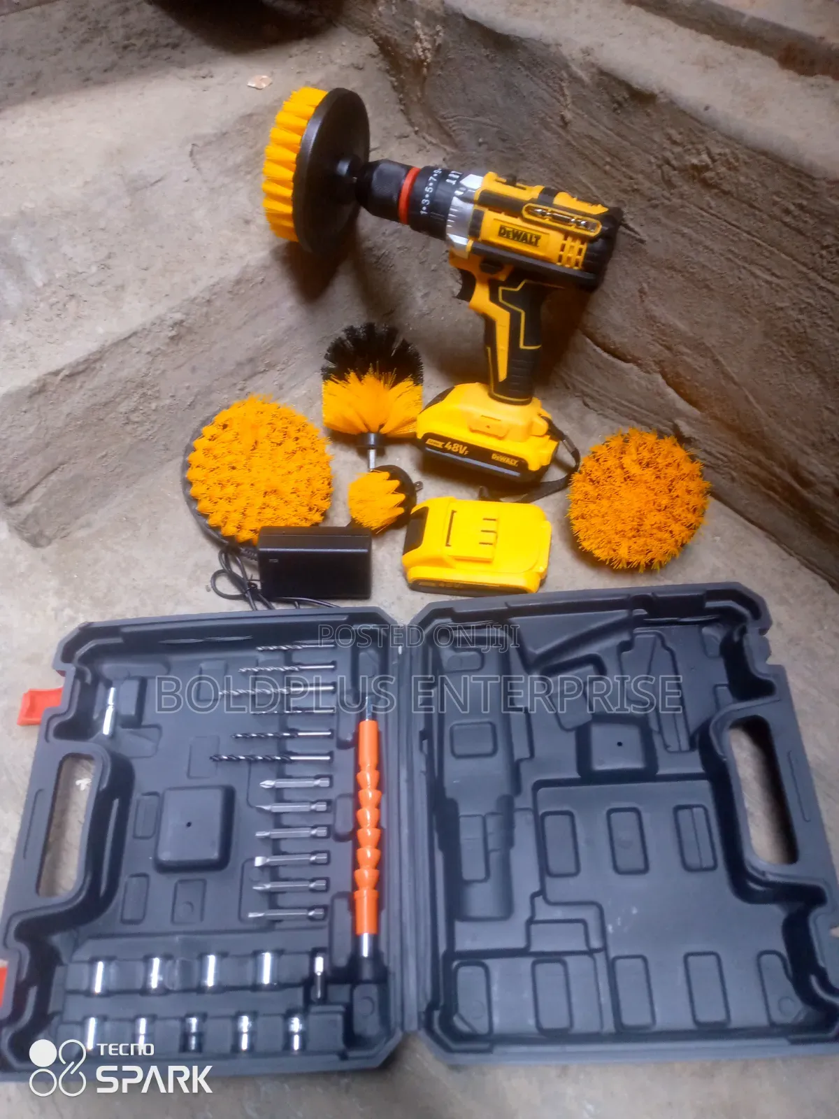 Dewalt Cordless Drilling Machine With Brush Tools