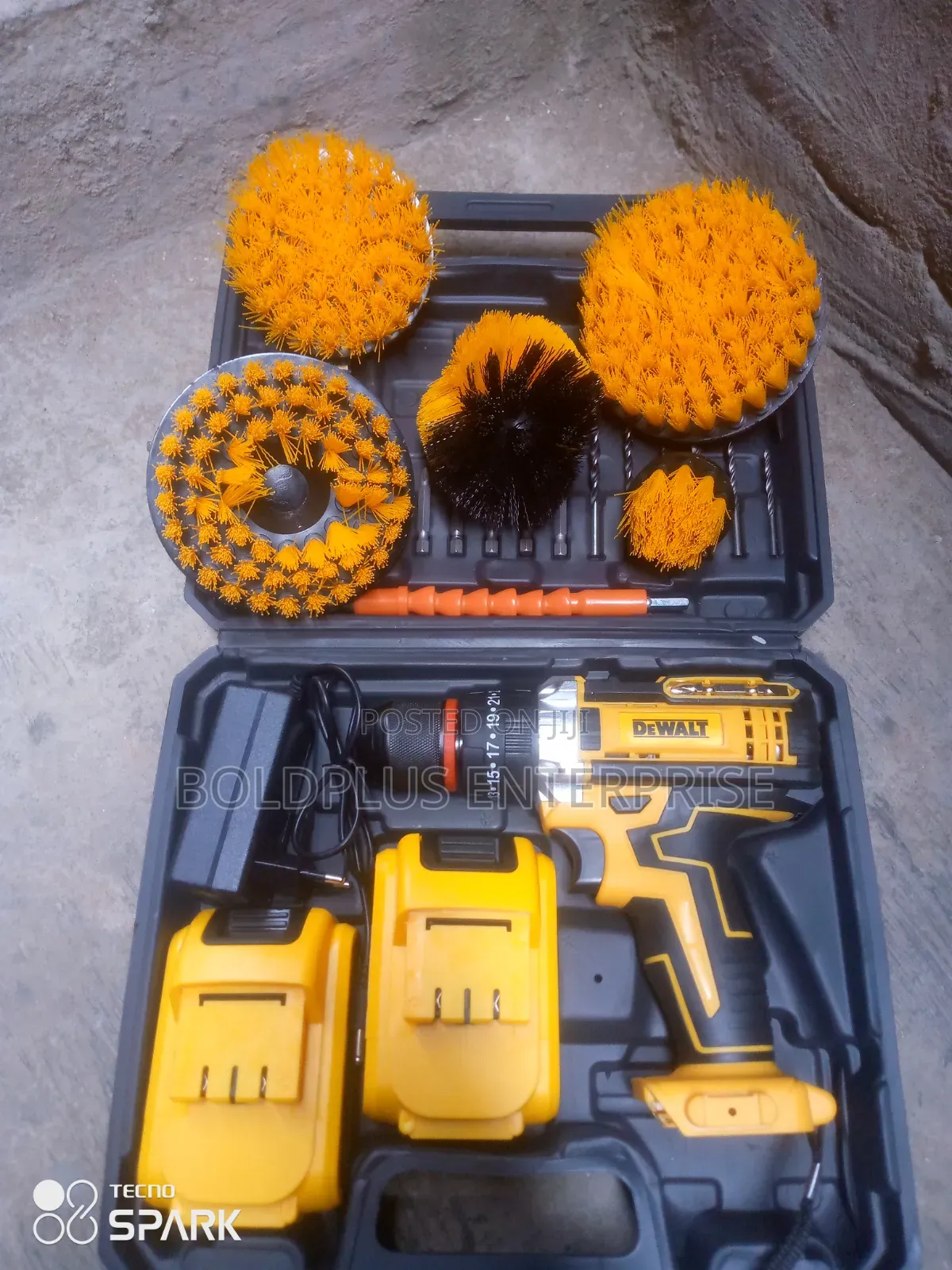 Dewalt Cordless Drilling Machine With Brush Tools