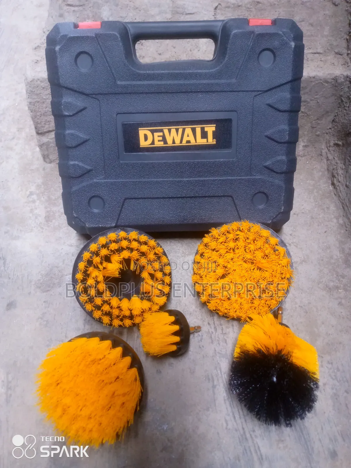 Dewalt Cordless Drilling Machine With Brush Tools