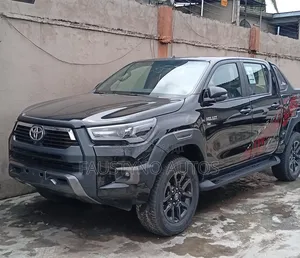 New Toyota Hilux 2025 Black