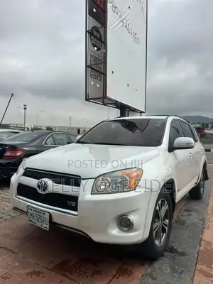 Toyota RAV4 2010 White